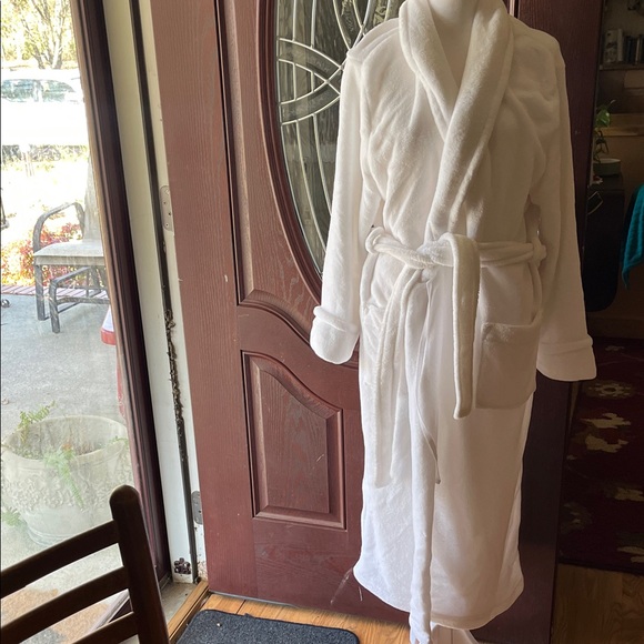 Croft & Barrow Soft White Robe - Picture 1 of 9